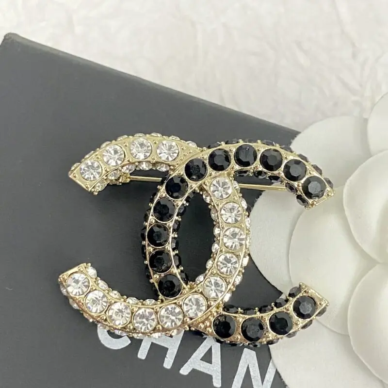 chanel brooches pour femme s_12142534